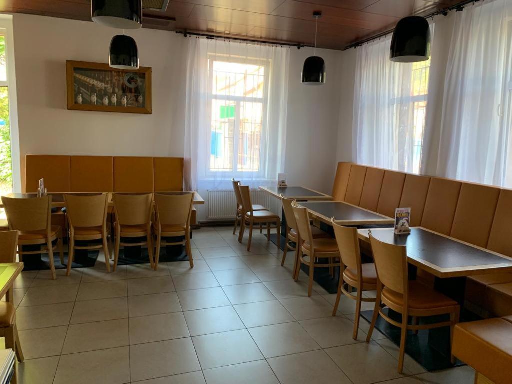 Pivovar Maly Janek - Restaurace, Penzion A Stany Jince Eksteriør bilde