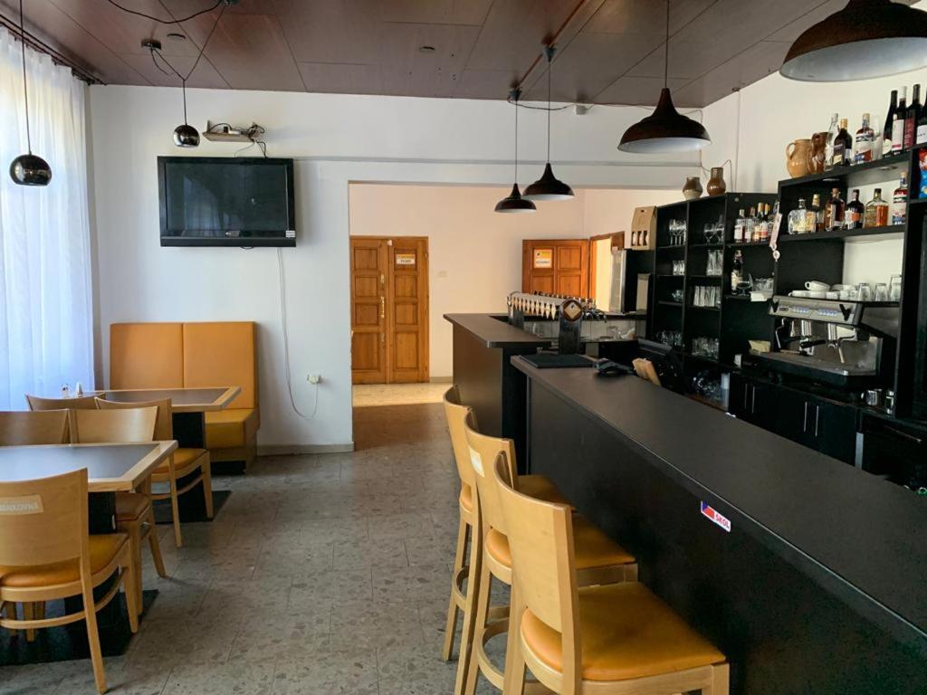 Pivovar Maly Janek - Restaurace, Penzion A Stany Jince Eksteriør bilde